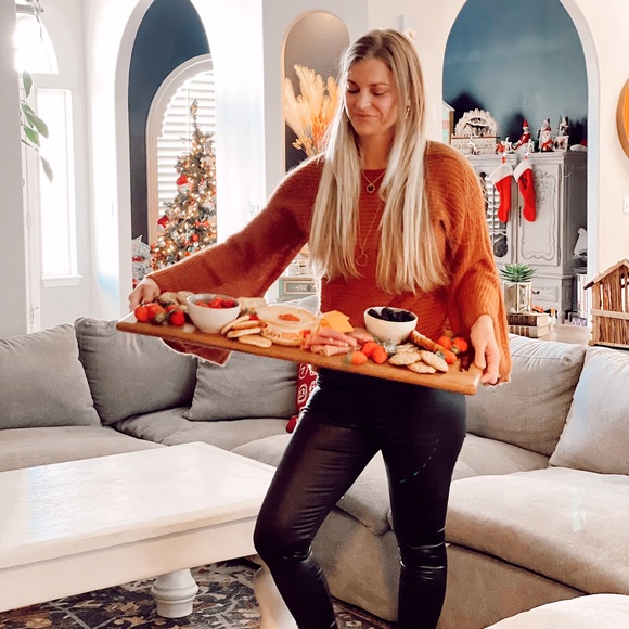 Meet your Posher, Nicole - Picture 2 of 16